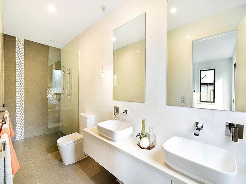 2/7 Heeb Street, Bundall QLD 4217