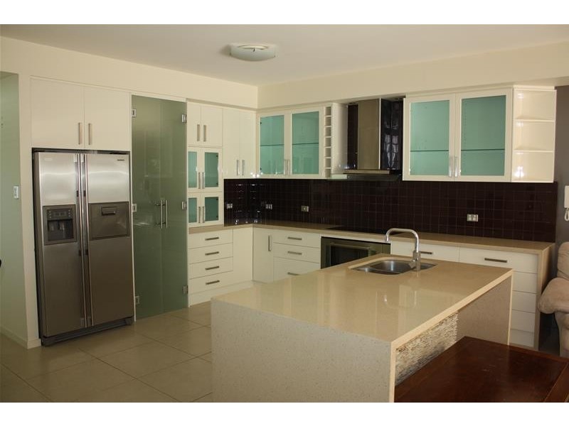 1/6 Anembo Street, Chevron Island QLD 4217