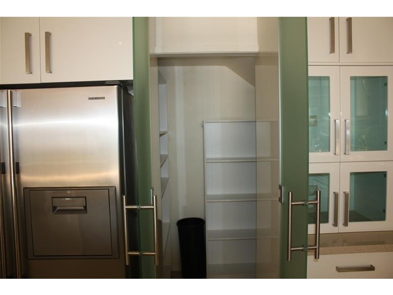 1/6 Anembo Street, Chevron Island QLD 4217