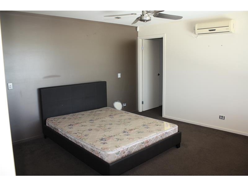 1/6 Anembo Street, Chevron Island QLD 4217