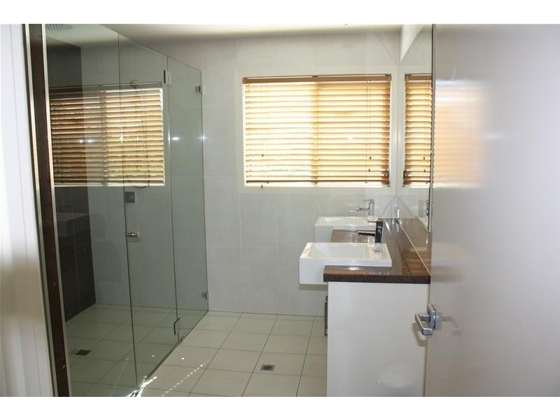 1/6 Anembo Street, Chevron Island QLD 4217