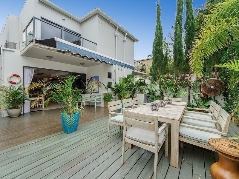 37 Anembo Street, Chevron Island QLD 4217