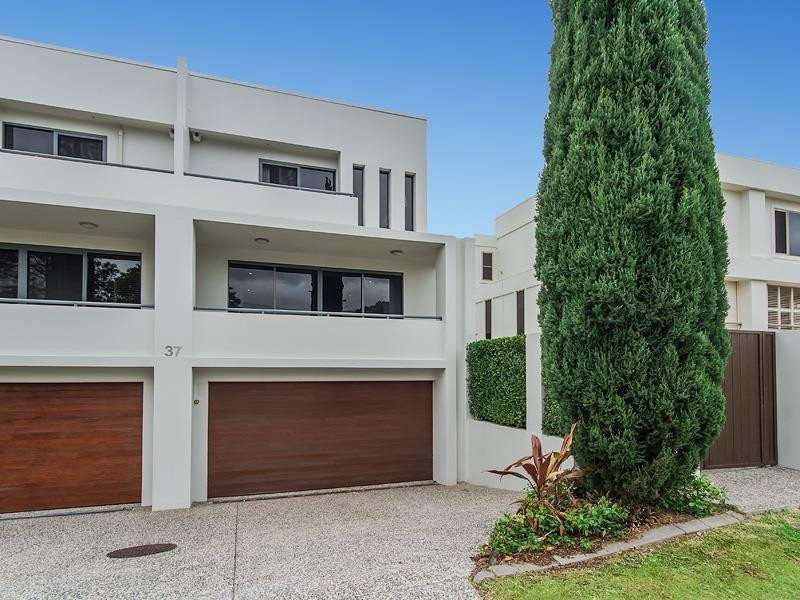 37 Anembo Street, Chevron Island QLD 4217