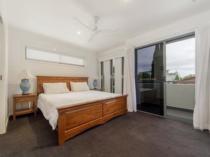 37 Anembo Street, Chevron Island QLD 4217