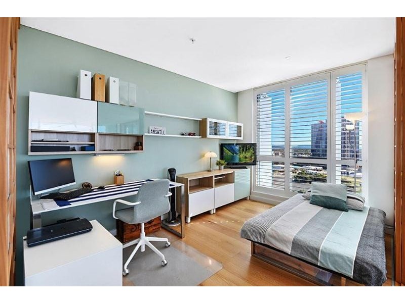 2004/1 Como Crescent, Southport QLD 4215