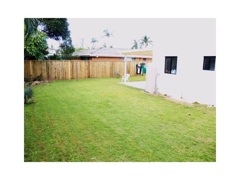 25 St Andrews Avenue, Isle Of Capri QLD 4217