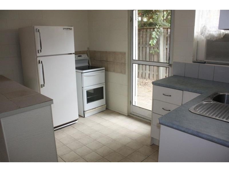 25 Leonard Avenue, Surfers Paradise QLD 4217