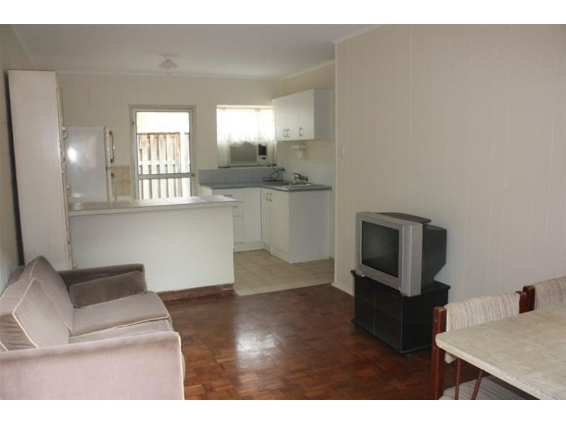 25 Leonard Avenue, Surfers Paradise QLD 4217