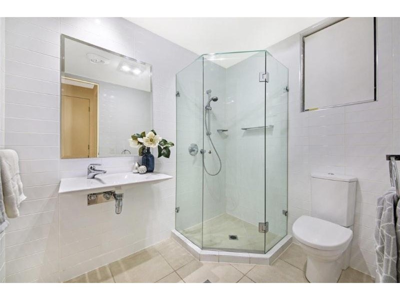 11 Durham Street, Southport QLD 4215