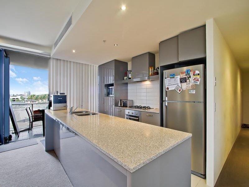 4 Wahroonga Place ‘Avalon’, Surfers Paradise QLD 4217