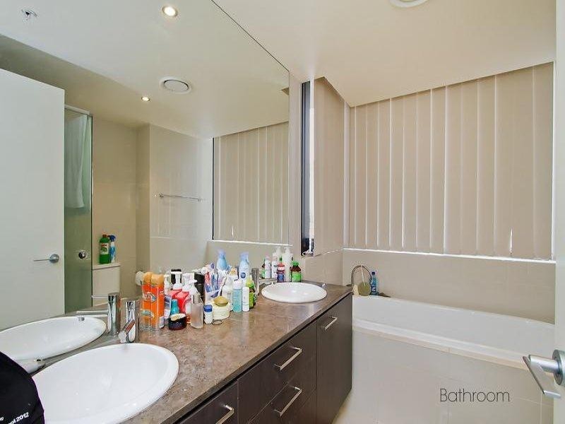 4 Wahroonga Place ‘Avalon’, Surfers Paradise QLD 4217