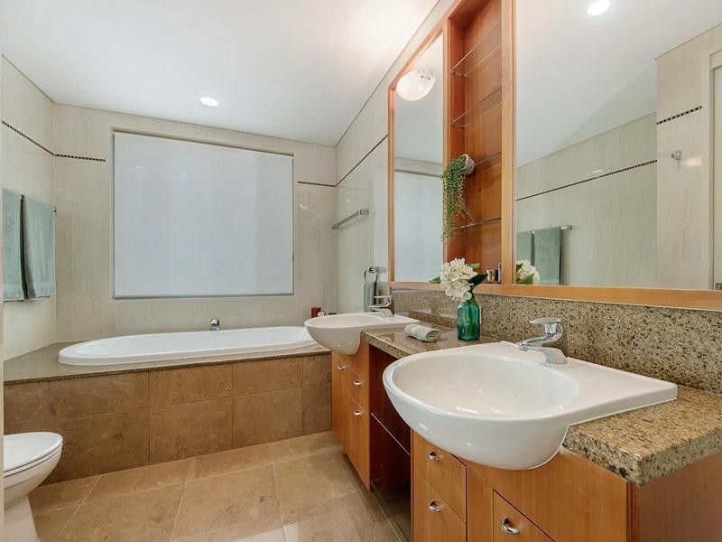 50 Admiralty Drive, Paradise Waters QLD 4217