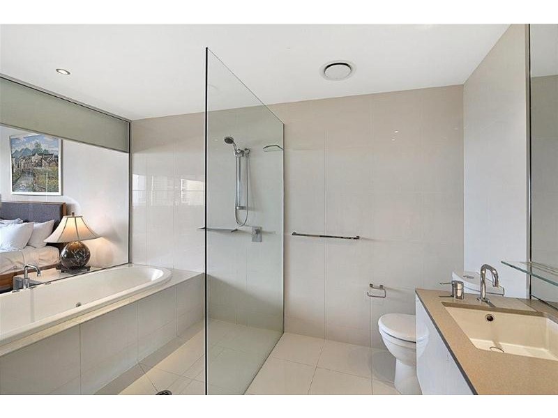 9 Ferny Avenue, Surfers Paradise QLD 4217