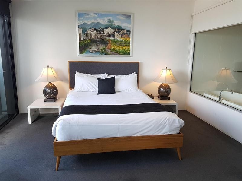 9 Ferny Avenue, Surfers Paradise QLD 4217