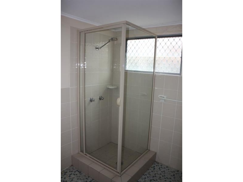 25 Leonard Avenue, Surfers Paradise QLD 4217