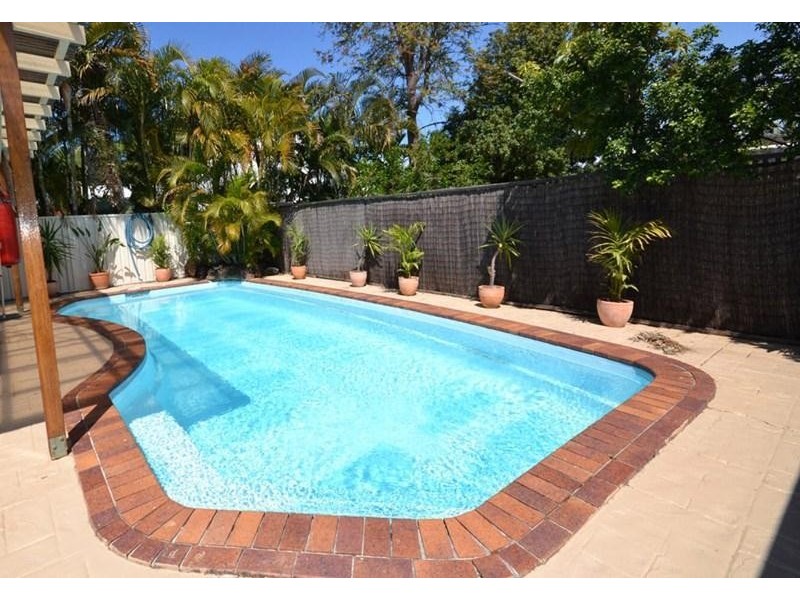 5 Richmond Avenue, Bundall QLD 4217