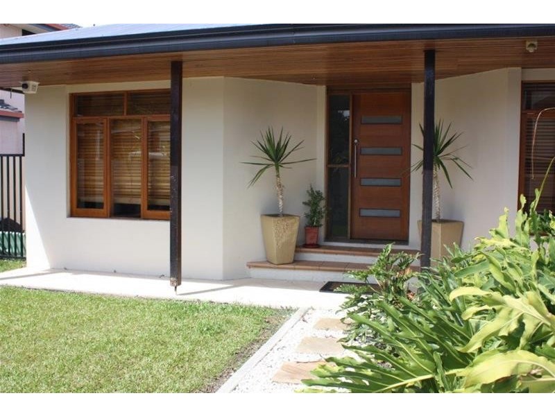 5 Richmond Avenue, Bundall QLD 4217