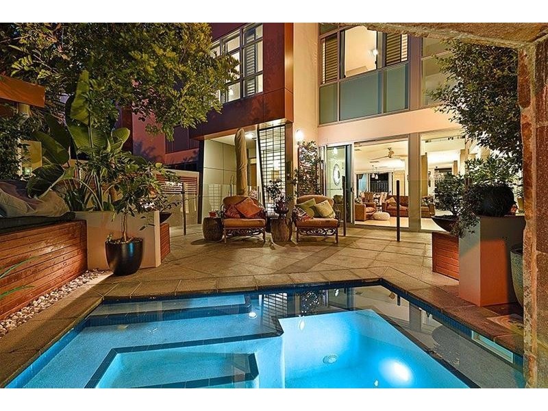 56 Stanhill Drive, Chevron Island QLD 4217