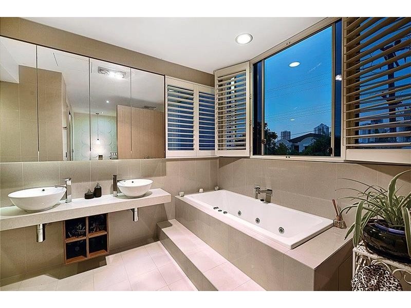 56 Stanhill Drive, Chevron Island QLD 4217