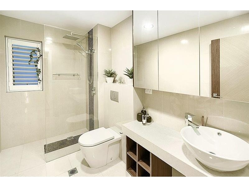 56 Stanhill Drive, Chevron Island QLD 4217