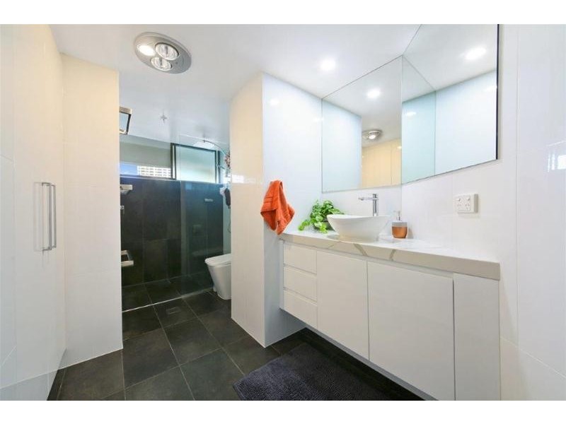 8 ‘Spinnaker’ 3554 Main Beach Parade, Main Beach QLD 4217