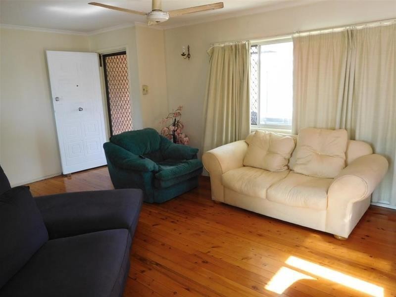 35 Kumbari Avenue, Southport QLD 4215