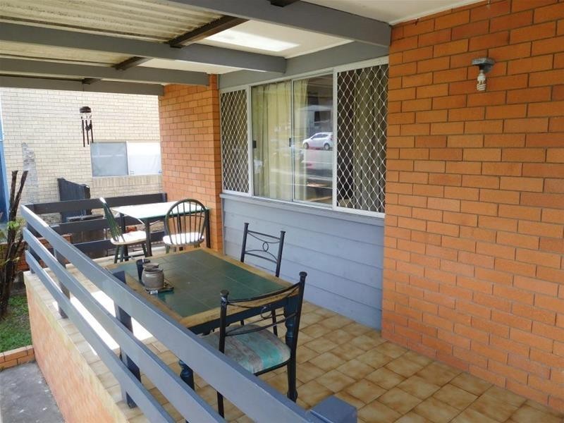 35 Kumbari Avenue, Southport QLD 4215