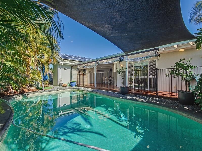 5 Ivor Court, Benowa QLD 4217