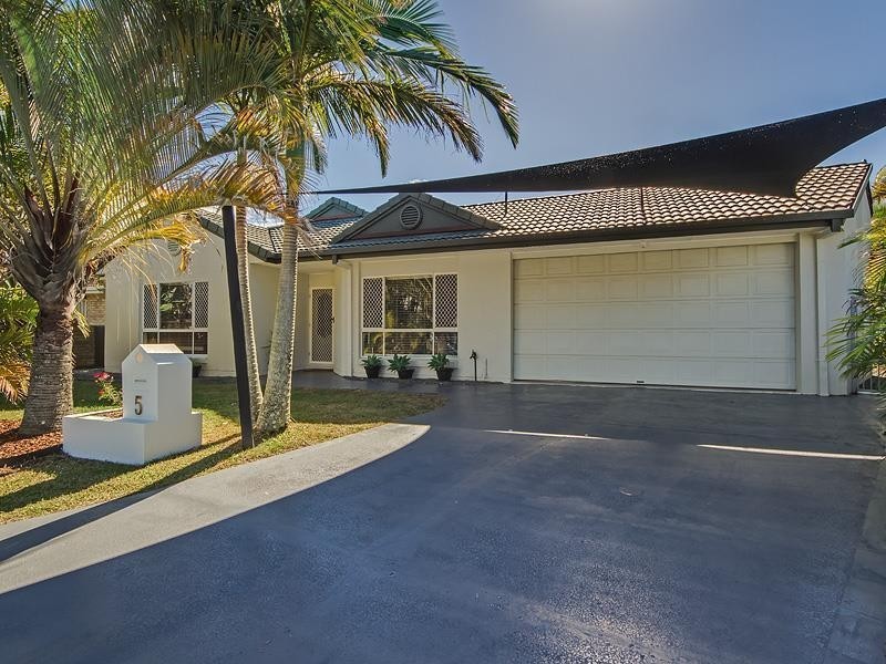 5 Ivor Court, Benowa QLD 4217
