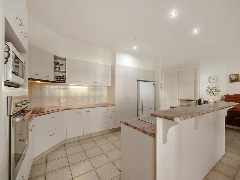 5 Ivor Court, Benowa QLD 4217