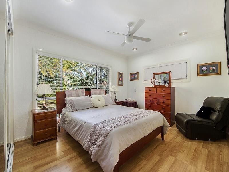 5 Ivor Court, Benowa QLD 4217