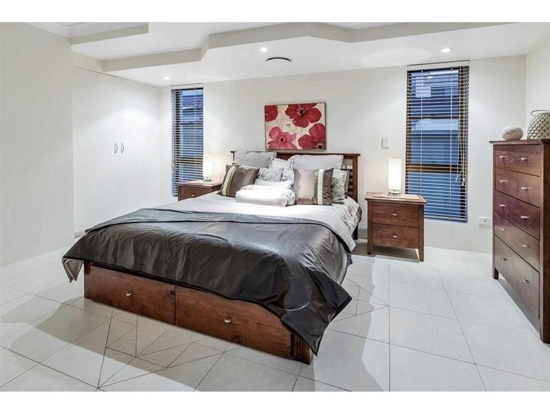 32 Norseman Court, Paradise Waters QLD 4217