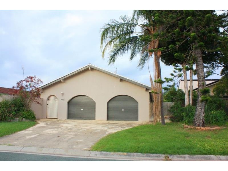 11 Claymore Cresent, Sorrento QLD 4217