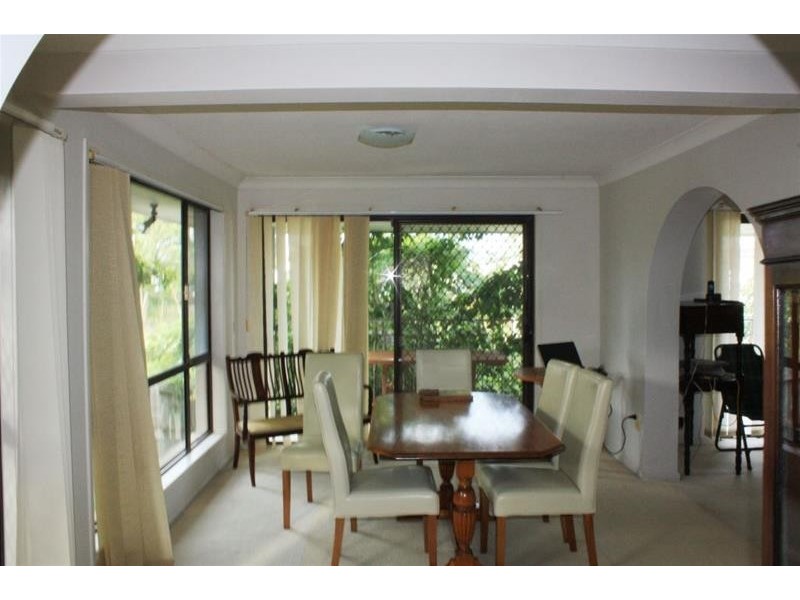 11 Claymore Cresent, Sorrento QLD 4217