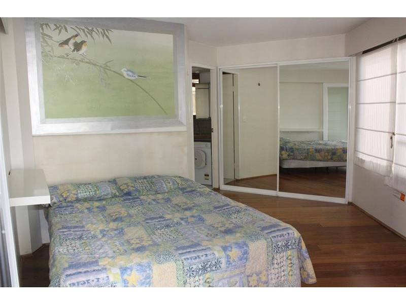 8 Trickett Street (Aloha), Surfers Paradise QLD 4217