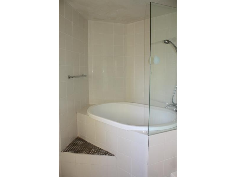 8 Trickett Street (Aloha), Surfers Paradise QLD 4217