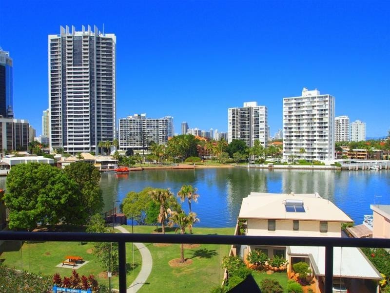 6 Tarcoola Crescent ‘Riva on Chevron’, Chevron Island QLD 4217