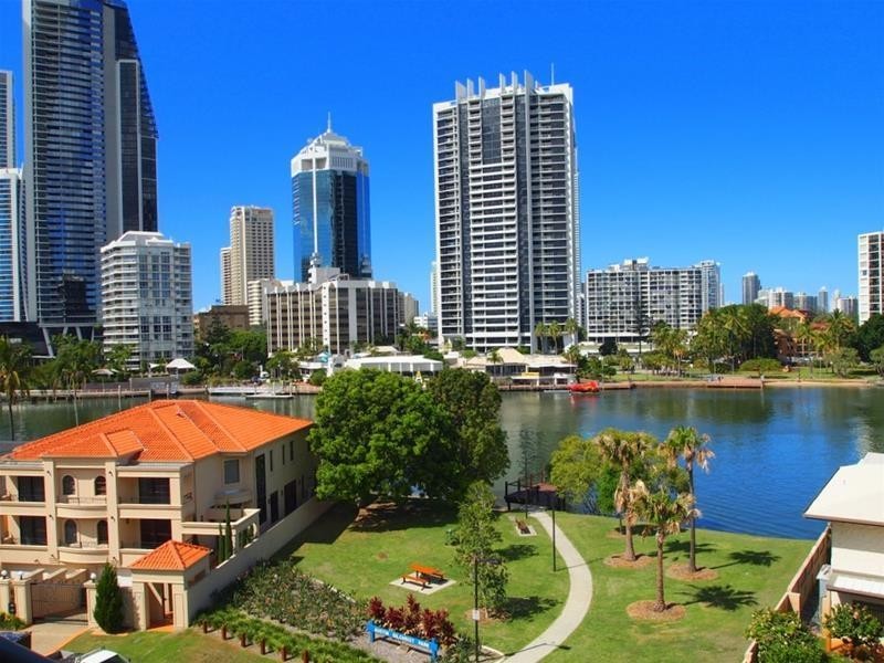 6 Tarcoola Crescent ‘Riva on Chevron’, Chevron Island QLD 4217