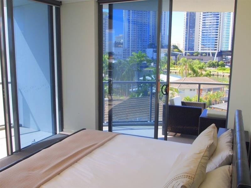 6 Tarcoola Crescent ‘Riva on Chevron’, Chevron Island QLD 4217