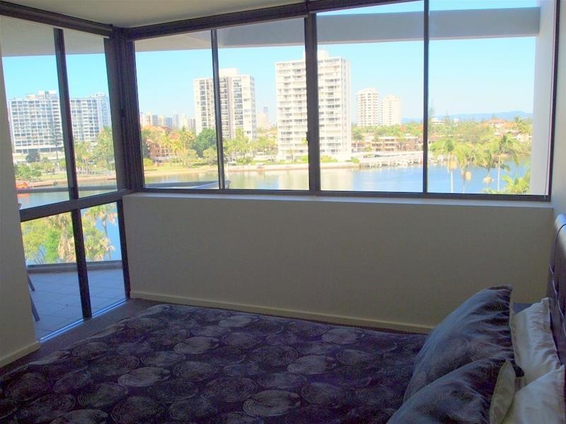 6 Tarcoola Crescent ‘Riva on Chevron’, Chevron Island QLD 4217