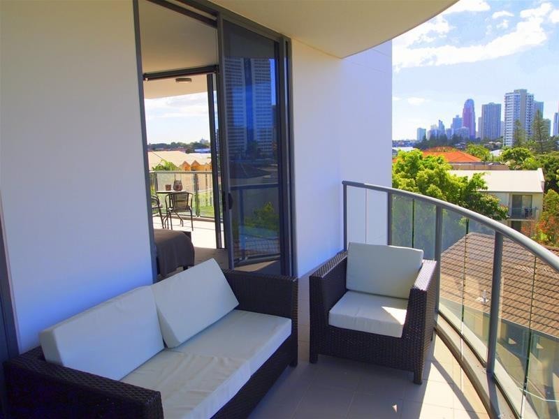 6 Tarcoola Crescent ‘Riva on Chevron’, Chevron Island QLD 4217