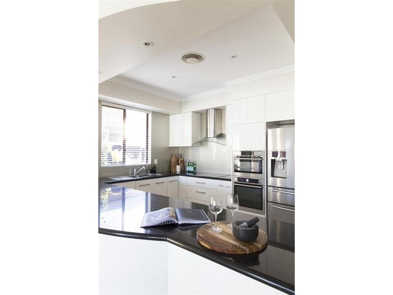 14 Seafarer Court, Paradise Waters QLD 4217