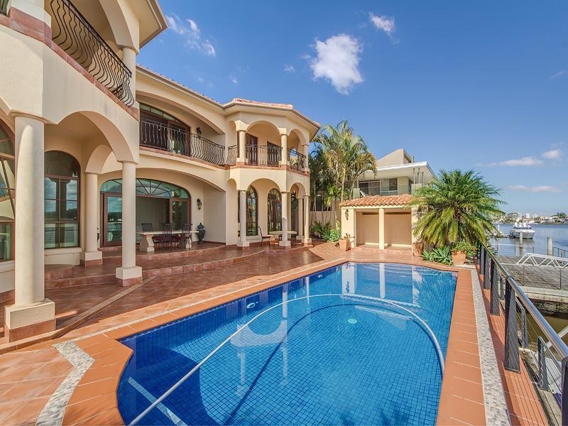 102 Admiralty Drive, Paradise Waters QLD 4217