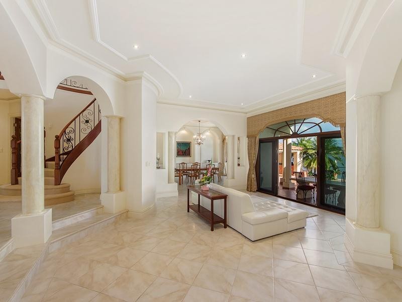 102 Admiralty Drive, Paradise Waters QLD 4217