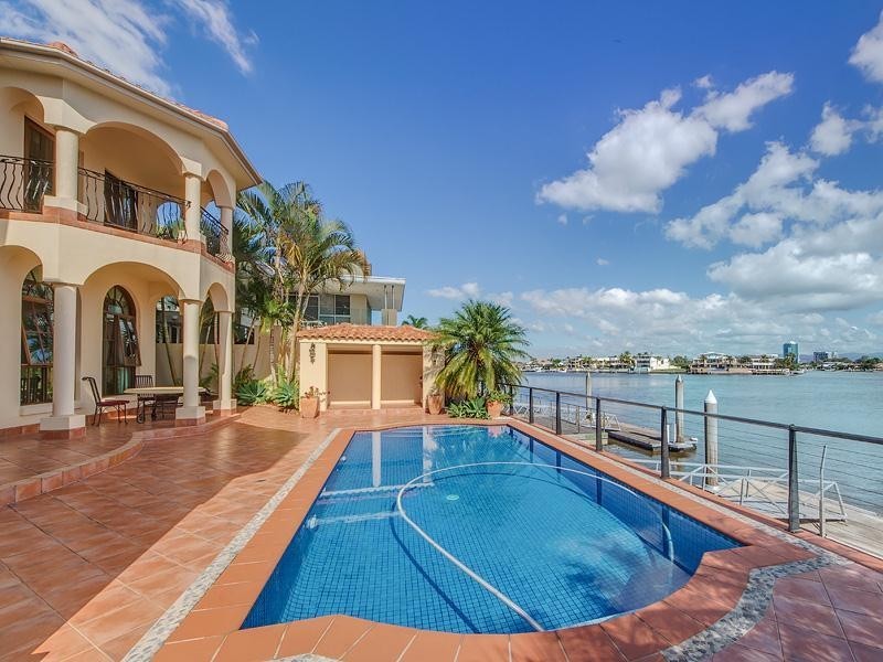 102 Admiralty Drive, Paradise Waters QLD 4217