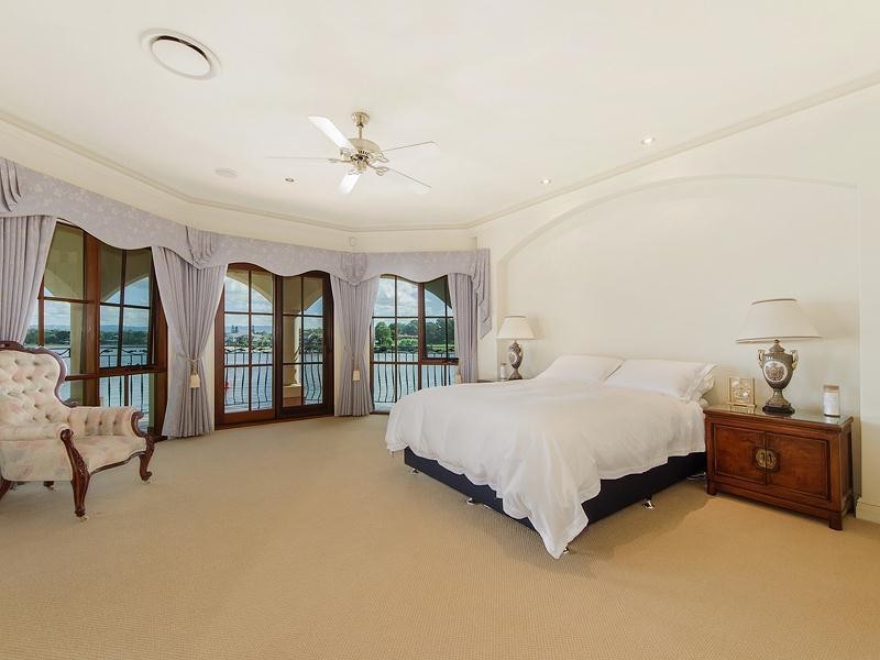 102 Admiralty Drive, Paradise Waters QLD 4217