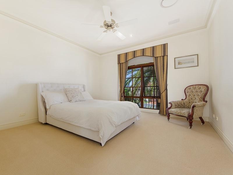 102 Admiralty Drive, Paradise Waters QLD 4217