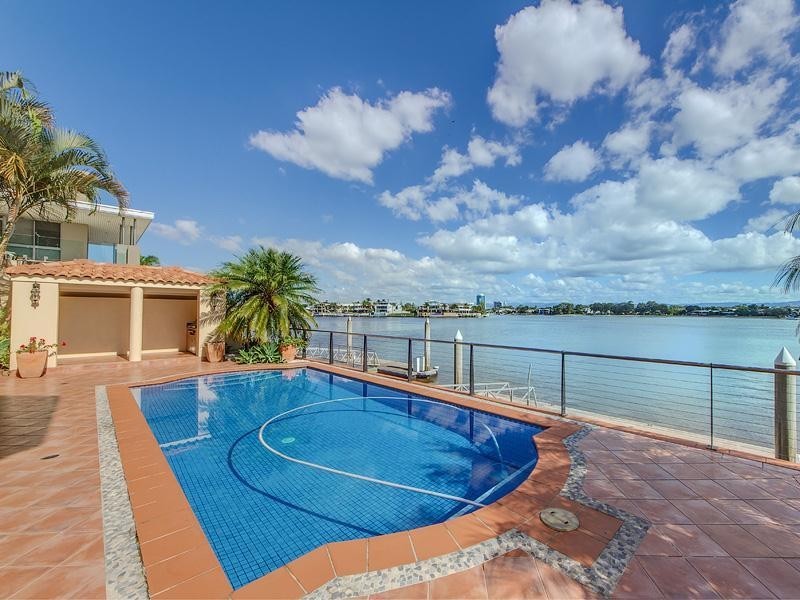 102 Admiralty Drive, Paradise Waters QLD 4217