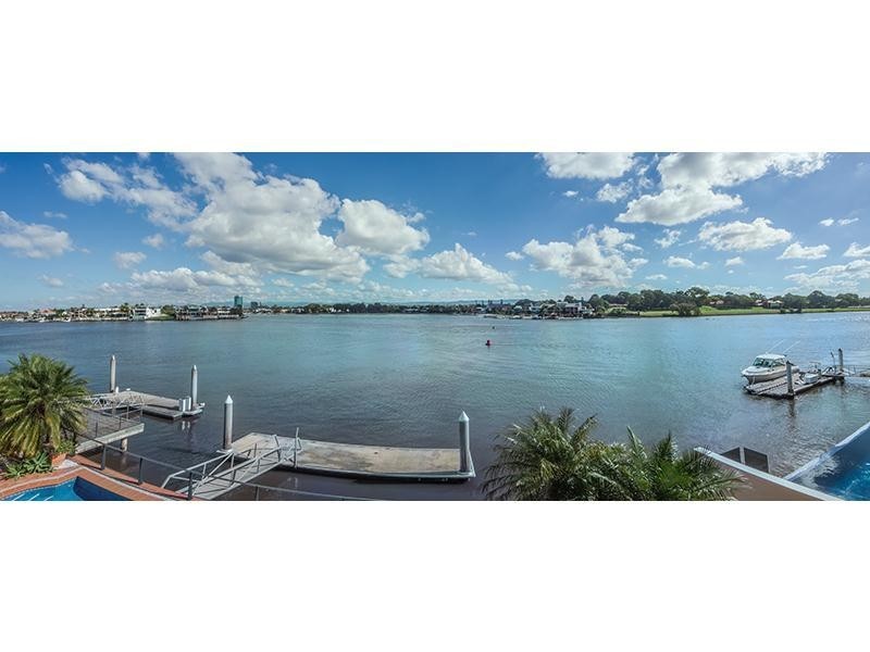 102 Admiralty Drive, Paradise Waters QLD 4217