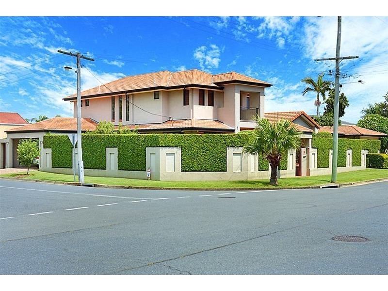 10 St Pauls Place, Isle Of Capri QLD 4217